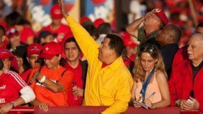 Chávez niega agotamiento y dice que más bien Capriles lo imita