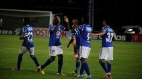 Millonarios de panameño Torres y Medellín lideran semis en Colombia