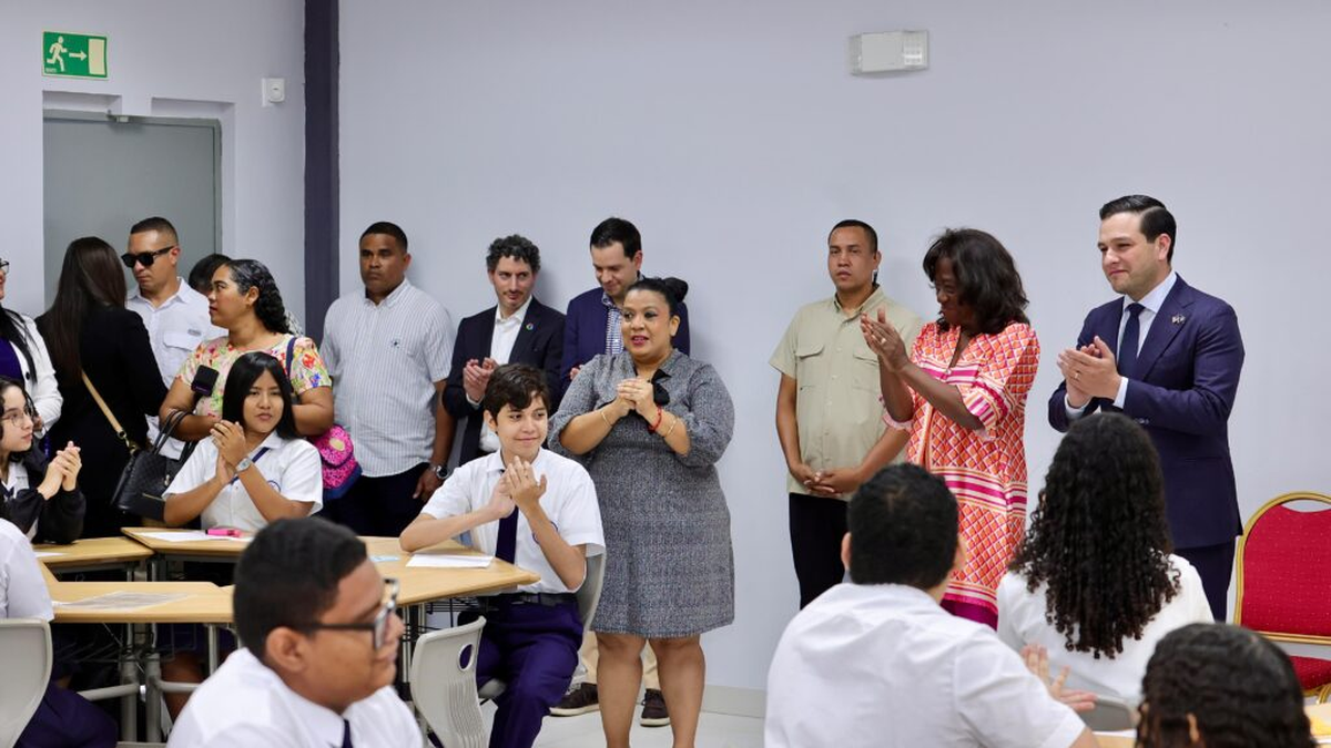 Rediseño curricular de inglés en Panamá. Rediseño curricular de inglés en Panamá.