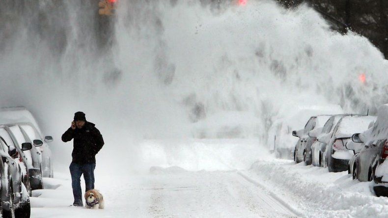 Nieve en EEUU: aeropuerto JFK suspende vuelos, cierran escuelas