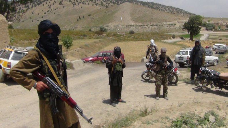 Talibanes matan a doctores y pacientes en hospital afgano tras tomar distrito