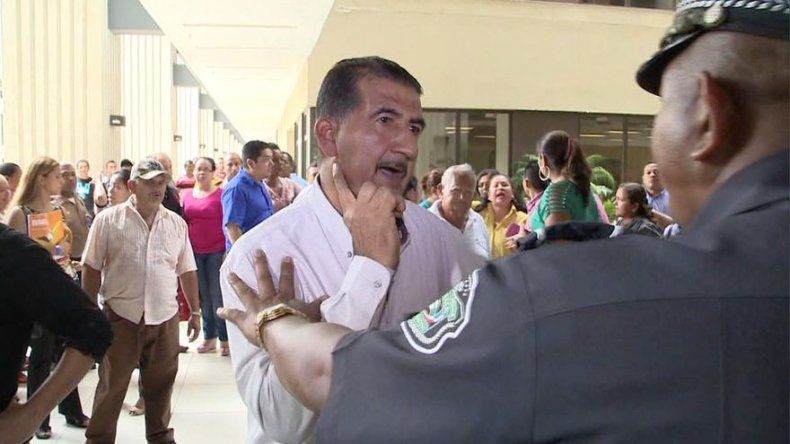 Simpatizantes de Carlos Santana y Porfirio Ellis se enfrentaron a puños