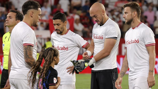 Jugadores del Sevilla muestran su apoyo a Jennifer Hermoso