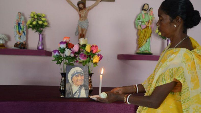 Mujer cuenta cómo la luz de madre Teresa la curó de cáncer