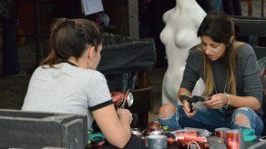 Uruguay recicla la basura en arte en el festival internacional de Drap-Art