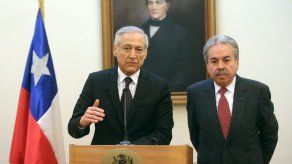 Retorna a Chile embajador de Perú tras superar impasse por supuesto espionaje