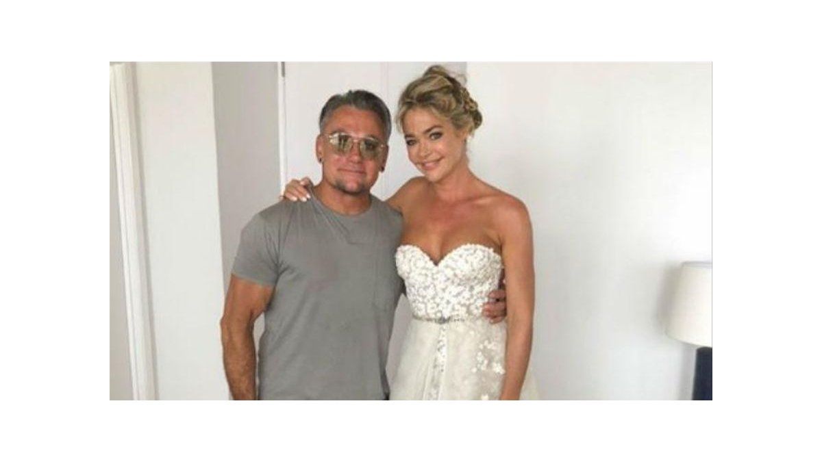 Vestido de novia de Denise Richards se confeccionó en ...