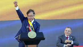 Petro ha enfrentado algunas protestas contra sus reformas, principalmente la fiscal, pero la oposición en el Congreso es minoritaria y la lidera el conservador Centro Democrático.