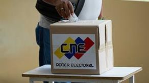 Venezolanos votan en municipales marcadas