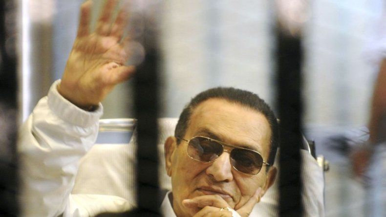 Dos expresidentes egipcios aparecen en el mismo tribunal