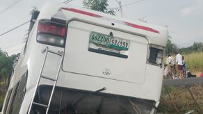 ¡Susto! Bus con 34 pasajeros se vuelva en Chame