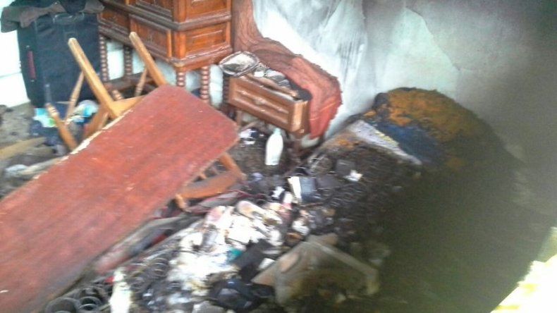 Delincuentes incendian residencia en Arraiján