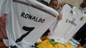 Mientras en España lanzan nueva camiseta del Real Madrid