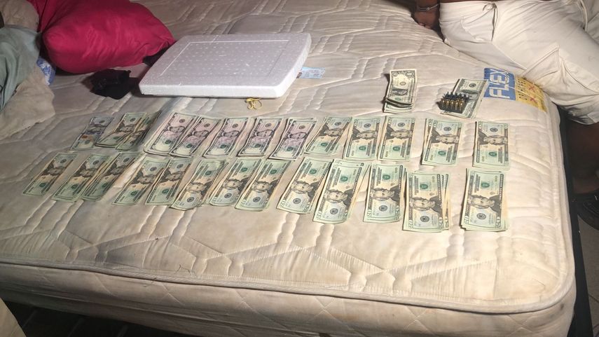 Al presunto cabecilla de la red de estafa le fueron decomisadas dos armas de fuego