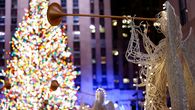 Miles de asistentes celebraron el encendido del árbol de navidad en una noche helada en Manhattan. Miles de asistentes celebraron el encendido del árbol de navidad en una noche helada en Manhattan.
