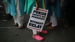 Policía india arresta a 6 acusados de violar a una joven