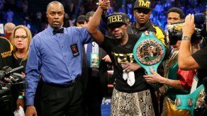 Bayless será el referí en combate Mayweather-Pacquiao