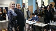 Berlusconi se comprometido a ejercer una influencia moderadora sobre los otros dos partidos más radicales. Berlusconi se comprometido a ejercer una influencia moderadora sobre los otros dos partidos más radicales.