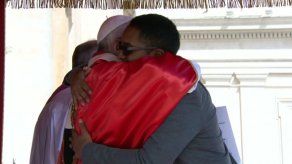 Joven panameño entrega documento conclusivo de reunión presinodal ante papa Francisco