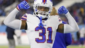 Damar Hamlin pasó sedado los primeros dos días en el hospital de Cincinnati. Despertó y pudo sujetar la mano de las personas que se acercaban a su cama.