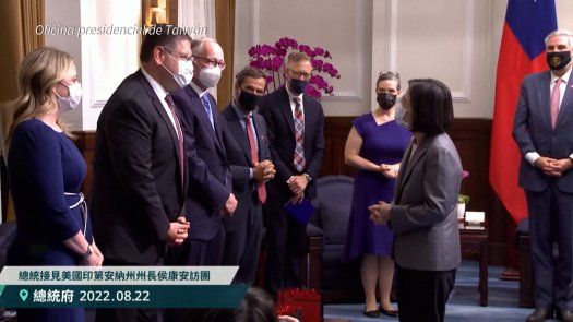 Un gobernador estadounidense visita Taiwán tras maniobras militares chinas