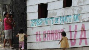 Parlamentarios analizan estrategias para enfrentar la pobreza