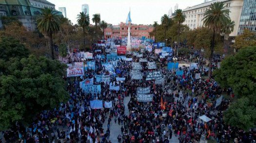 Marcha en Argentina por más trabajo y mejores salarios frente a una inflación desbordada