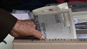 El fantasma del fraude recorre las presidenciales en un país donde por décadas la compra de votos hace campaña.