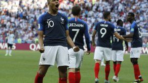 Mbappé eclipsa a Messi y pone a Francia en cuartos