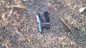 Policía Nacional recupera arma que mujer lanzó desde el puente de Las Américas tras operativo Policía Nacional recupera arma que mujer lanzó desde el puente de Las Américas tras operativo