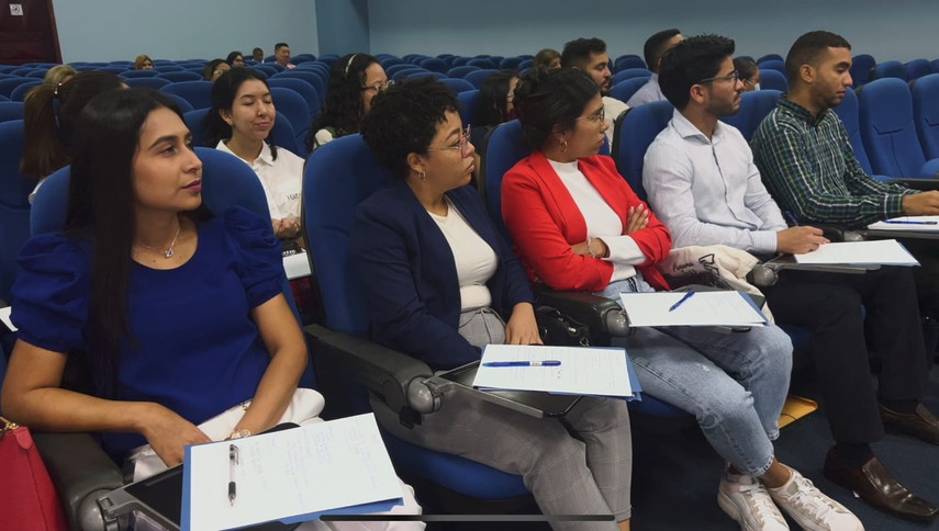 En la inducción de la que participaron estos profesionales, se les mostró las normas administrativas de odontología en la CSS, bioseguridad y registros estadísticos, entre otros. 