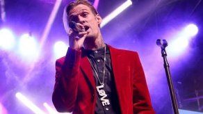 Aaron Carter se duerme en pleno directo de YouTube y la policía se presenta en su casa