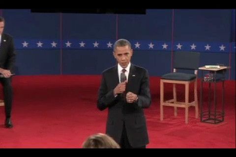 Romney y Obama se interrumpen mutuamente al discutir de política