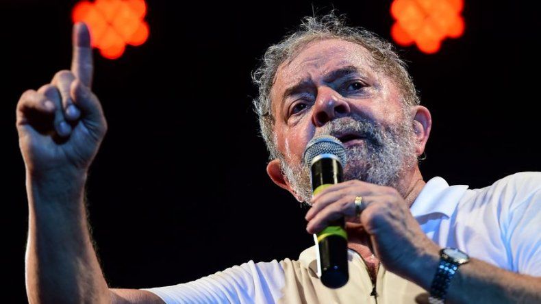 Lula denuncia a la élite brasileña en un acto contra el impeachment