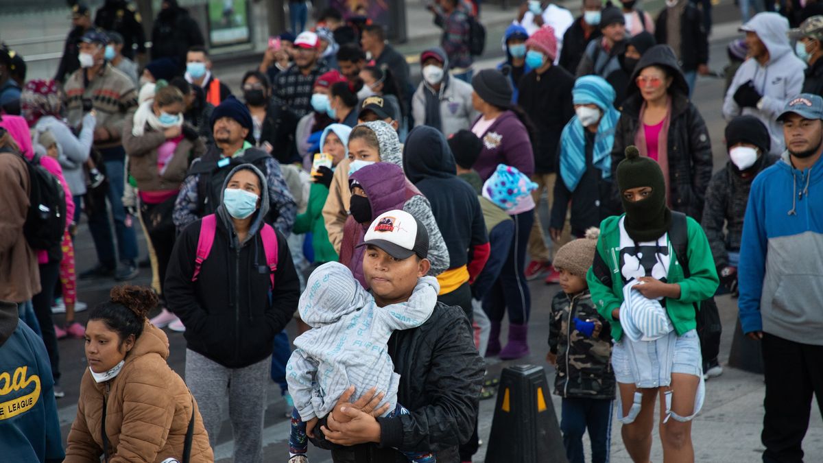 La caravana migrante acuerda con el Gobierno mexicano su