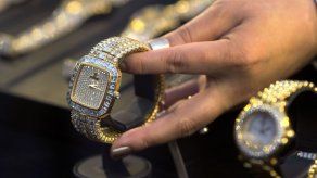 Perú: subastarán 9 kilos de joyas de Montesinos