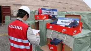 Aduana de Chile incauta más de ocho mil pares zapatillas de imitación chinas