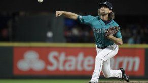 Leake coquetea con el juego perfecto; Marineros arrollan
