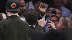 Arrestan a Charles Oakley