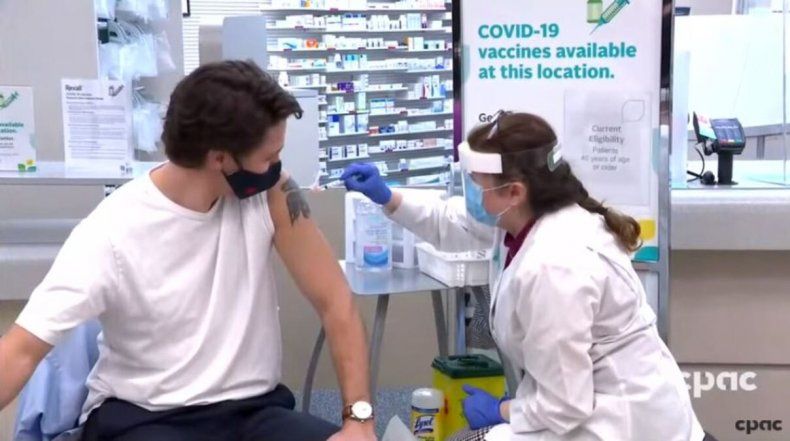 Justin Trudeau recibe primera dosis de la vacuna de AstraZeneca