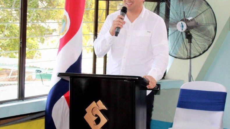 Ministro costarricense renuncia tras muerte de oficial que lo escoltaba