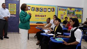 Jóvenes y adultos buscan culminar su educación media en la Escuela Secundaria Nocturna