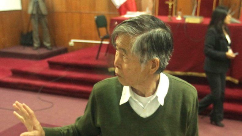 Fujimori asiste con mejor semblante a juicio y citan a declarar a Montesinos