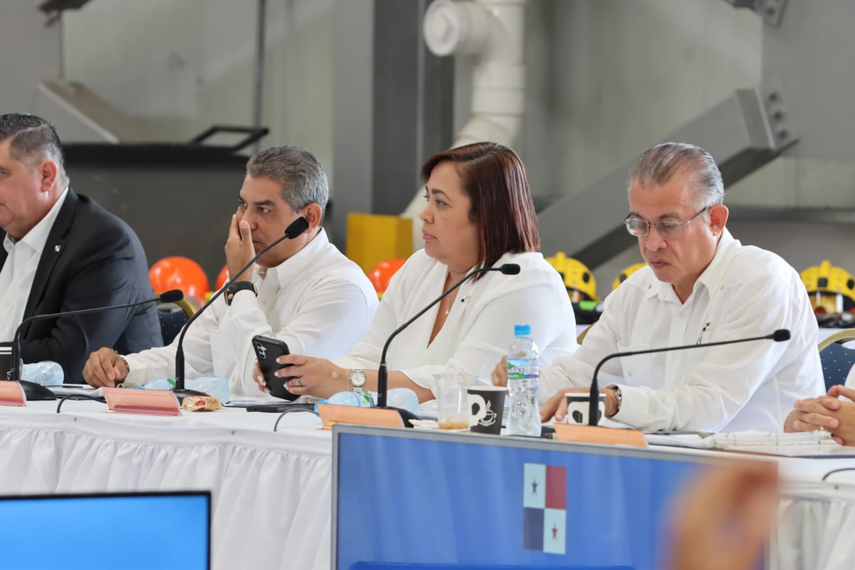 MEDUCA presenta guía para simulacros en centros educativos MEDUCA presenta guía para simulacros en centros educativos