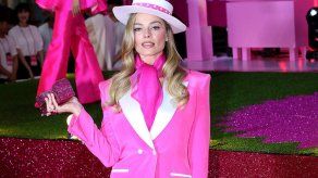 Margot Robbie sorprendido al público con sus looks acorde la muñeca Barbie.