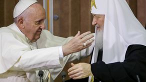 El papa Francisco y el jefe de la Iglesia Ortodoxa de Rusia.