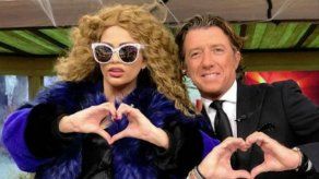 Colate celebra Halloween con una doble de su ex Paulina Rubio