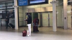 Entra en vigor en Reino Unido polémica cuarentena para visitantes que lleguen del extranjero