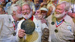 Hombre de Florida gana concurso del gemelo de Hemingway