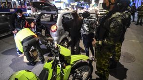 La iniciativa responde a un pedido de la alcaldesa de Bogotá, Claudia López, quien el lunes solicitó un refuerzo militar para la ciudad en medio de oleada de asaltos a mano armada violentos y a veces letales.